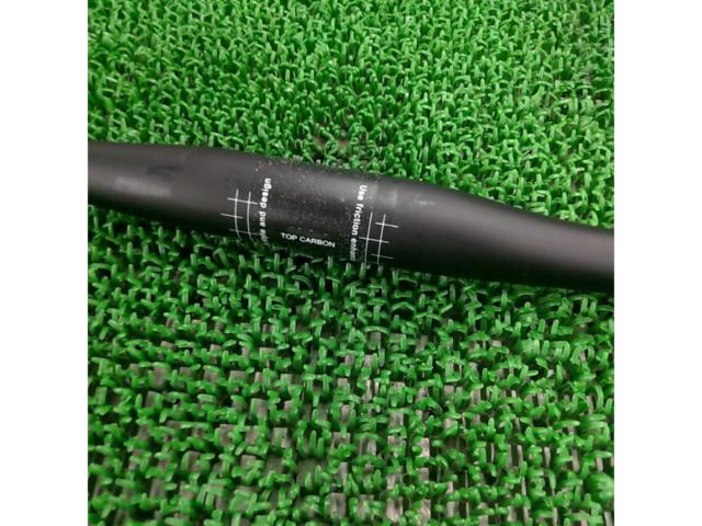 680mm/3°/Φ31.8 メーカー不明 カーボンフラットバーハンドル