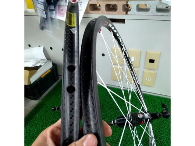 Bontrager RACE XXX LITE 23mmハイトカーボンチューブラーホイール 前後セット