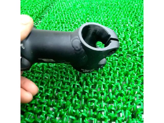 【わけあり現状販売】※コラム固定ボルト欠品 70mm/Φ25.4/6°BAZOOKA ステム ブラック