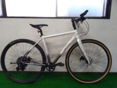 NESTO GAVEL FLAT 2025年モデル ESSA組 700×40C 1×8s アルミクロスバイク ホワイト サイズ:500 参考サイズ:165-175cm