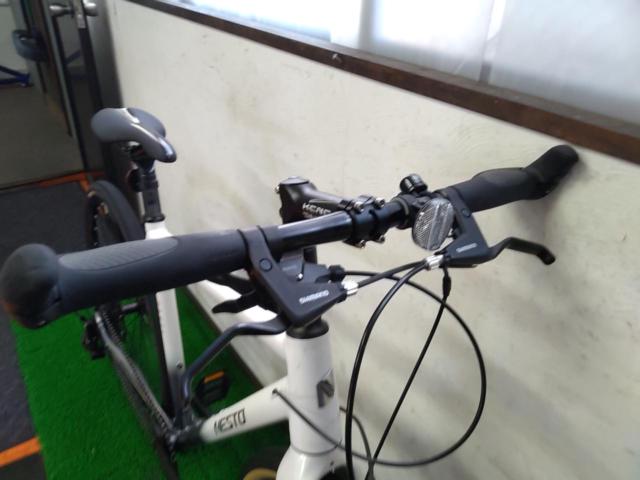 NESTO GAVEL FLAT 2025年モデル ESSA組 700×40C 1×8s アルミクロスバイク ホワイト サイズ:500 参考サイズ:165-175cm