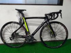 1大特価PINARELLO DOGMA F8 DISK Carbon T1100 1K 2016モデル 700x26c 2x10s ロードバイク ブラック/イエロー サイズ53 参考168-178
