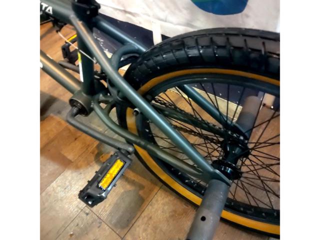 【現状販売品】BACCHUS AVASTA 20x2.40インチ シングル BMX グリーン