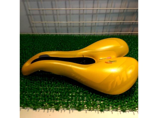 SMP TRK MEDIUM サドル イエロー