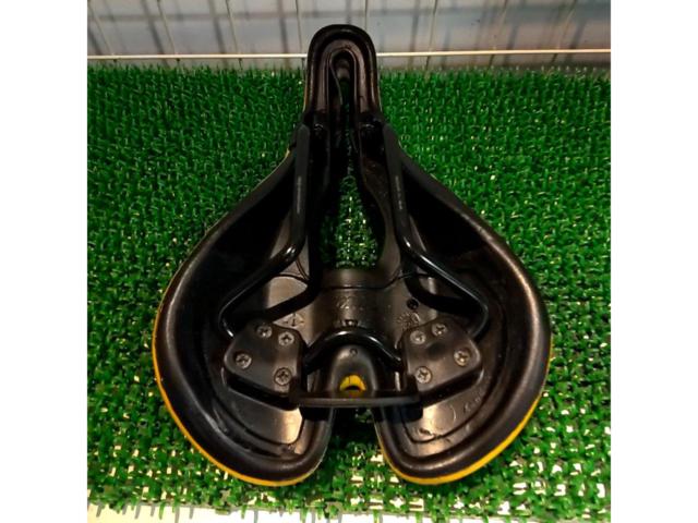 SMP TRK MEDIUM サドル イエロー