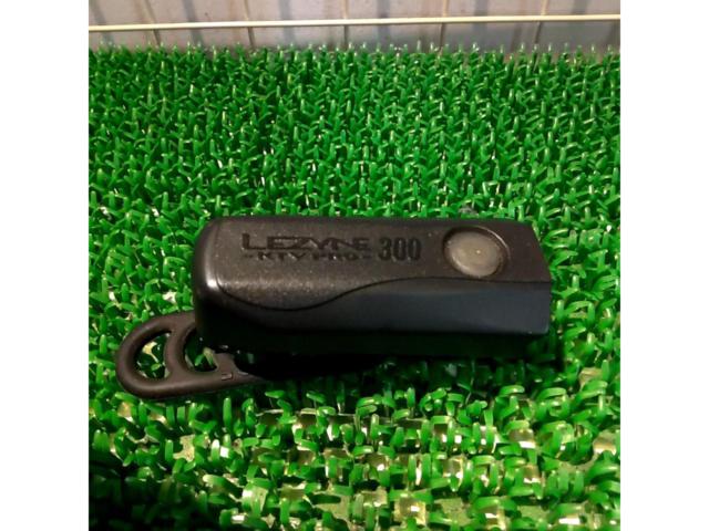 充電式 LEZYNE KTV PRO300 ブラック フロント用ライト