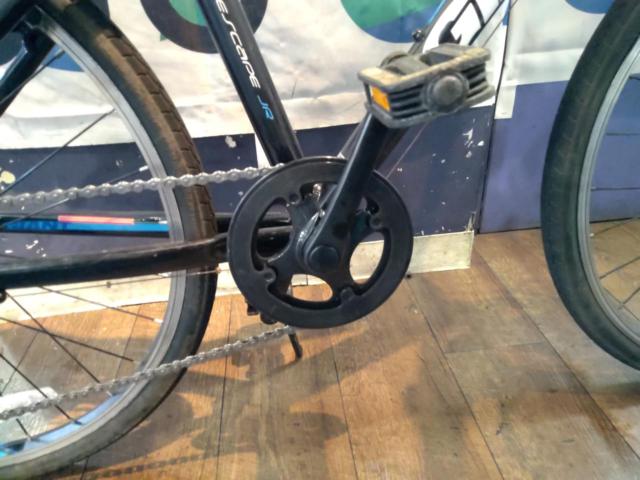 GIANT ESCAPE Jr 24x1.25インチ 外装7段変速 キッズ自転車 ブラック×ブルー