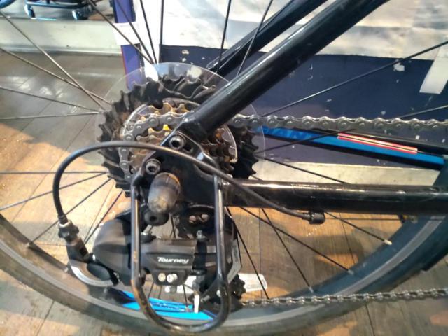 GIANT ESCAPE Jr 24x1.25インチ 外装7段変速 キッズ自転車 ブラック×ブルー