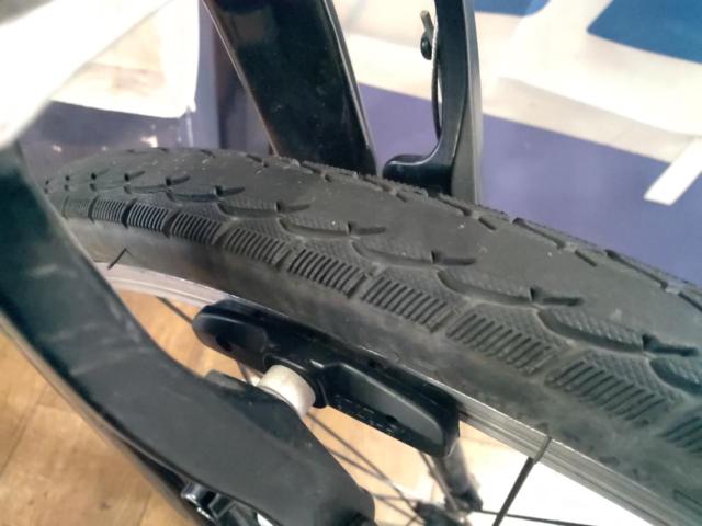 GIANT ESCAPE Jr 24x1.25インチ 外装7段変速 キッズ自転車 ブラック×ブルー