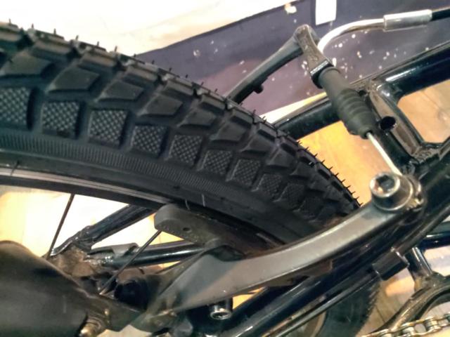 ヨツバサイクル ZERO 8スピード 22x1.95インチ 外装8段変速 キッズ自転車 ブラック