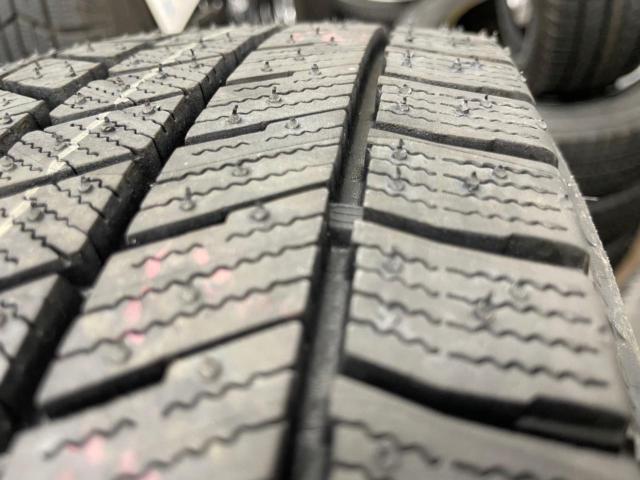 HOT STUFF Exceeder E03 + BRIDGESTONE BLIZZAK VRX3