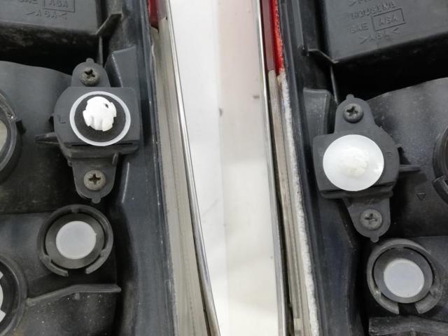 【スズキ純正】ワゴンR テールカバー [STANLEY P2874]