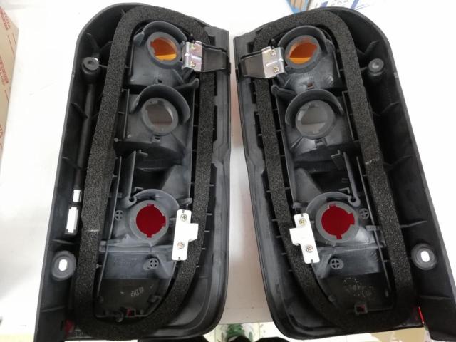 【トヨタ純正】100系ハイエース純正テールレンズ
