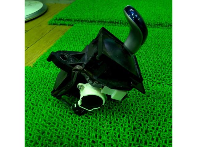 【トヨタ純正】30系プリウス(前期)純正シフトレバーユニット
