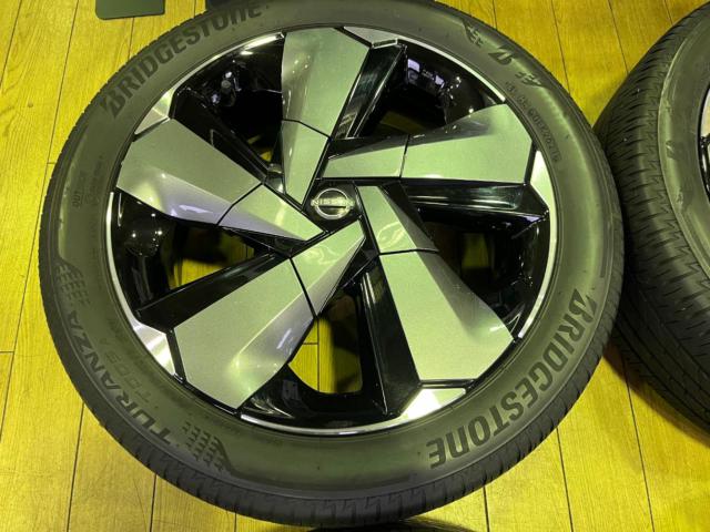 Excellent condition with only minor scratches from use!
Genuine Nissan parts
E13 Note Aura
+
BRIDGESTONETURANZA
T005A