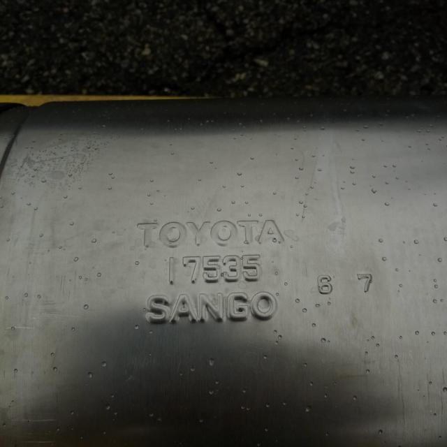 トヨタ純正 200系ハイエース 純正マフラー