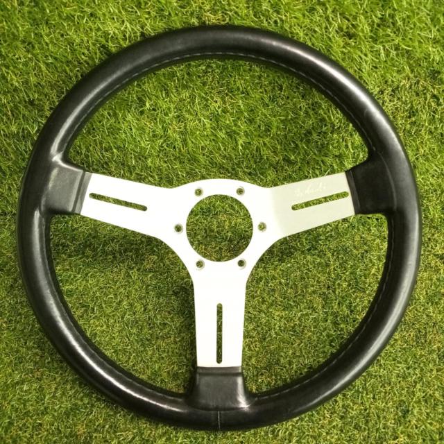 NARDI CLASSIC
LEATHER/Classic Leather
33Φ
Silver spoke / Black Leather
* With horn button