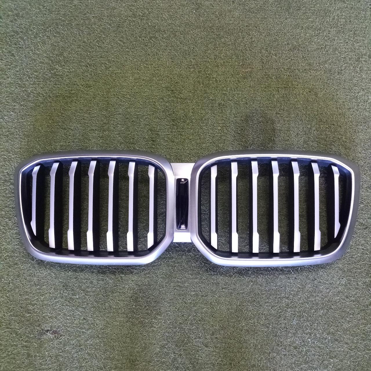 Genuine BMW X3
G01
Front grille
Body only
