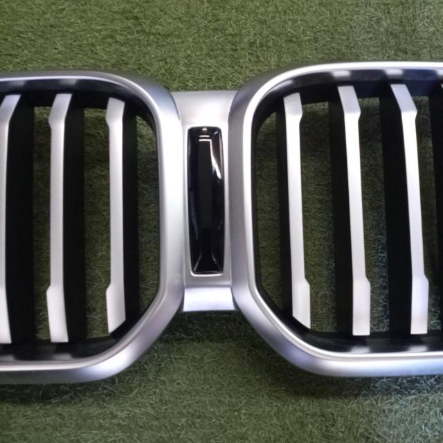 Genuine BMW X3
G01
Front grille
Body only