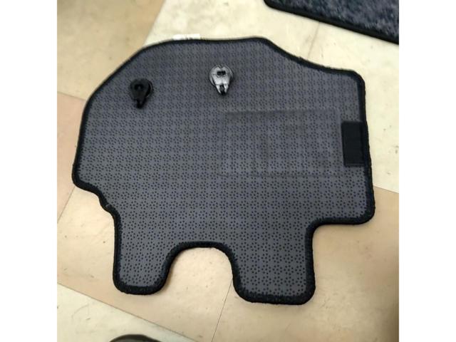 【トヨタ純正】200系ハイエース純正フロアマット