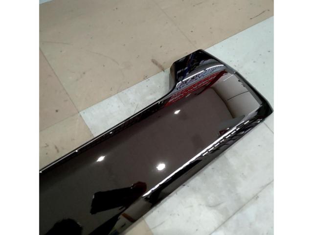 Genuine Toyota 200 Series Hiace
Genuine front grille (lower part only)
Removal of the Type 4 narrow body