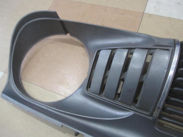 【ダットサン】サニー210 純正グリル
