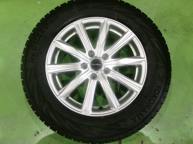 Plenty of grooves! Balance adjusted YOKOHAMA
iceGUARD7
iG70
+
BRIDGESTONE
BALMINUM
KR10