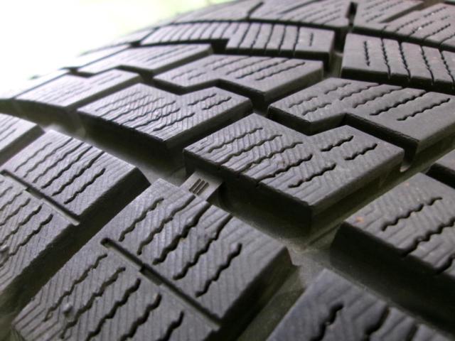 Plenty of grooves! Balance adjusted YOKOHAMA
iceGUARD7
iG70
+
BRIDGESTONE
BALMINUM
KR10