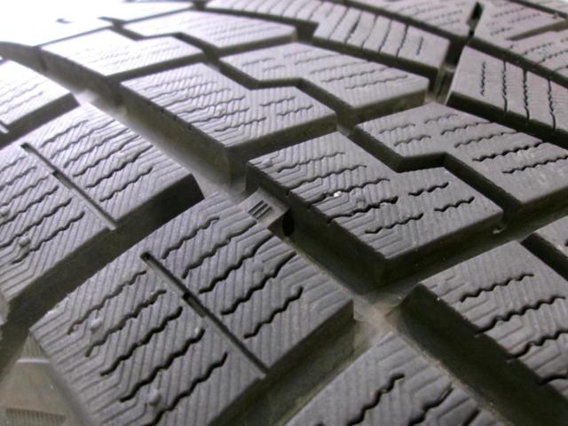 Plenty of grooves! Balance adjusted YOKOHAMA
iceGUARD7
iG70
+
BRIDGESTONE
BALMINUM
KR10