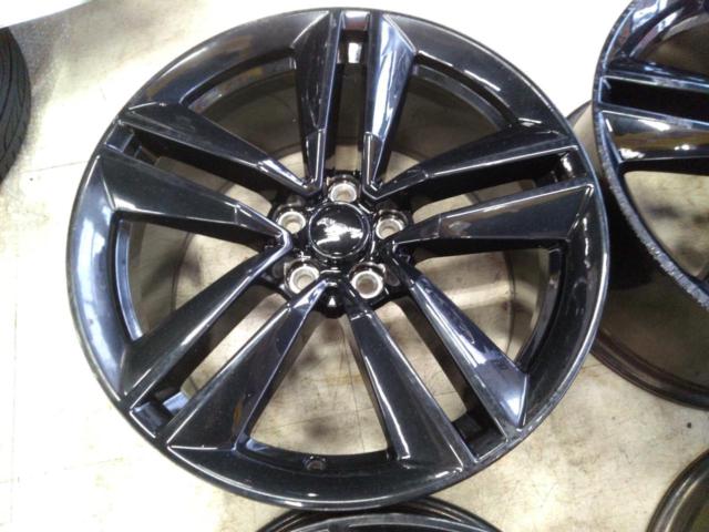 Ford (FORD)
Mustang/2015
50th anniversary car (50
YEARS
EDITION)
Original wheel