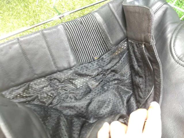 Leather pants from an unknown manufacturer
Size L