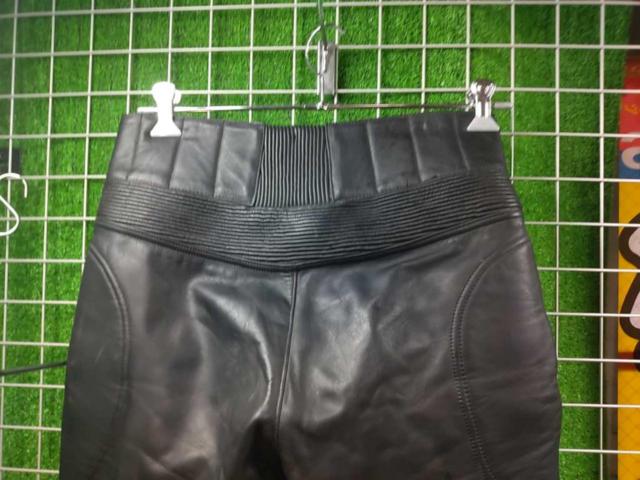 Leather pants from an unknown manufacturer
Size L