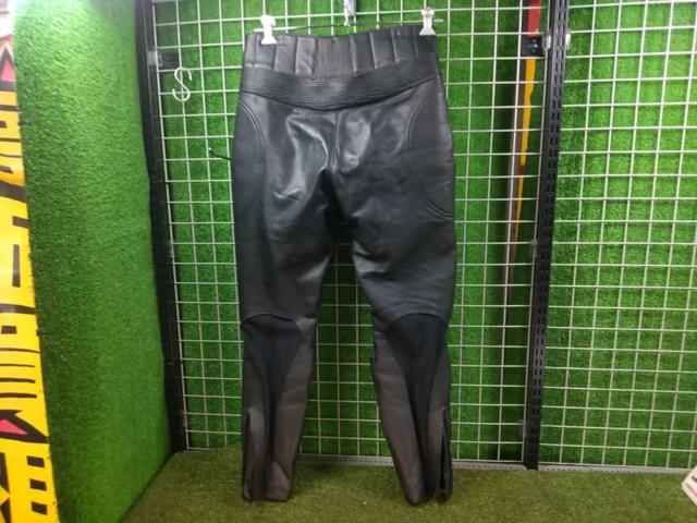 Leather pants from an unknown manufacturer
Size L