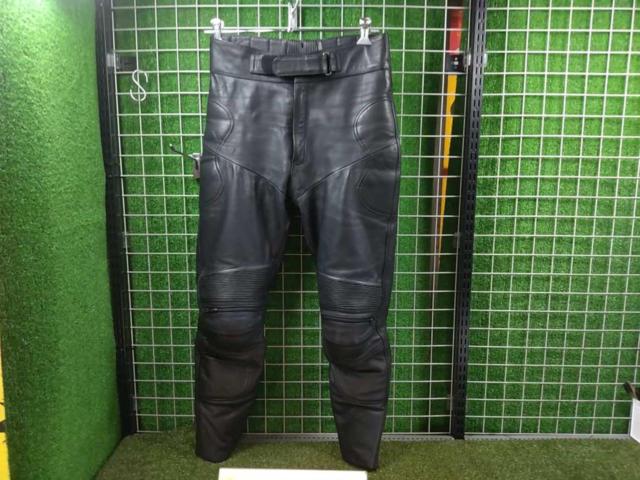 Leather pants from an unknown manufacturer
Size L