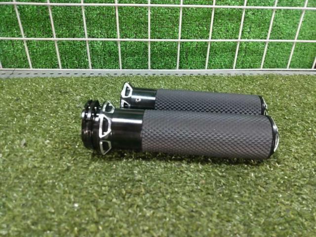 [Manufacturer unknown]
Grip left and right
Cable throttle car