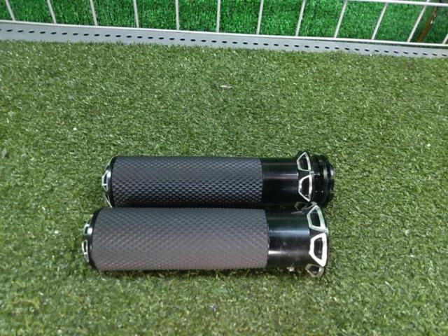 [Manufacturer unknown]
Grip left and right
Cable throttle car