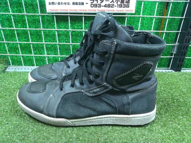 KOMINEBK-091
Waterproof microfiber riding sneakers
Size: 29cm