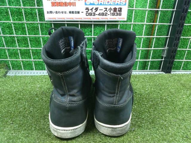 KOMINEBK-091
Waterproof microfiber riding sneakers
Size: 29cm