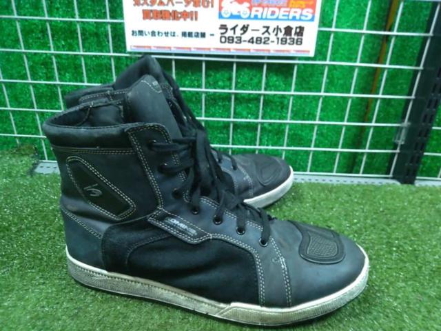 KOMINEBK-091
Waterproof microfiber riding sneakers
Size: 29cm