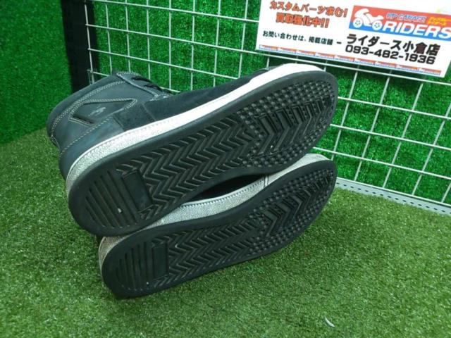 KOMINEBK-091
Waterproof microfiber riding sneakers
Size: 29cm