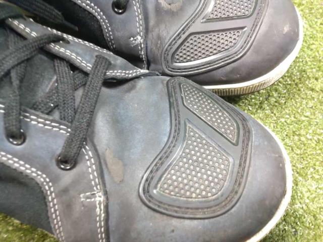 KOMINEBK-091
Waterproof microfiber riding sneakers
Size: 29cm