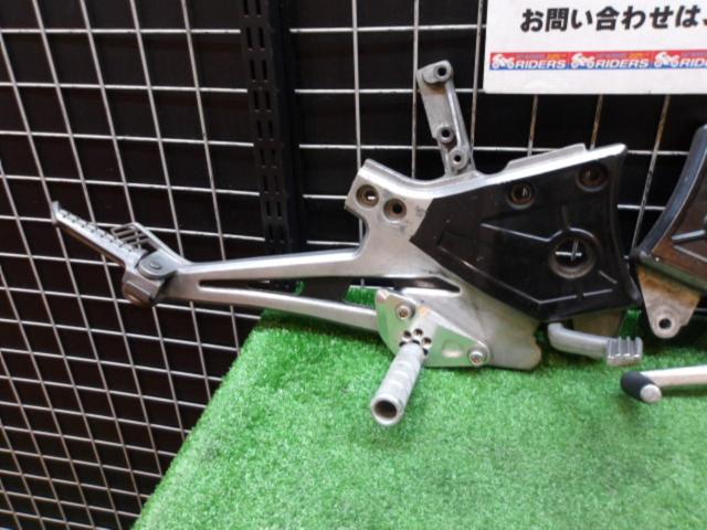 【KAWASAKI】純正 ステップ 左右セット 社外ペグ付 GPZ900R A7 外し