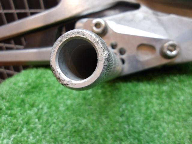 【KAWASAKI】純正 ステップ 左右セット 社外ペグ付 GPZ900R A7 外し