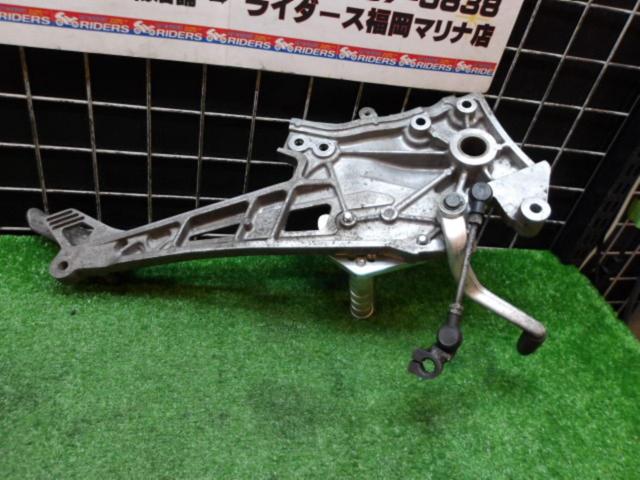 【KAWASAKI】純正 ステップ 左右セット 社外ペグ付 GPZ900R A7 外し