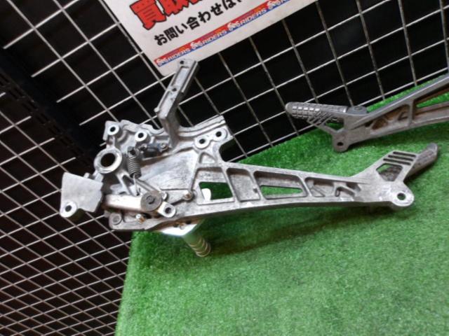 【KAWASAKI】純正 ステップ 左右セット 社外ペグ付 GPZ900R A7 外し