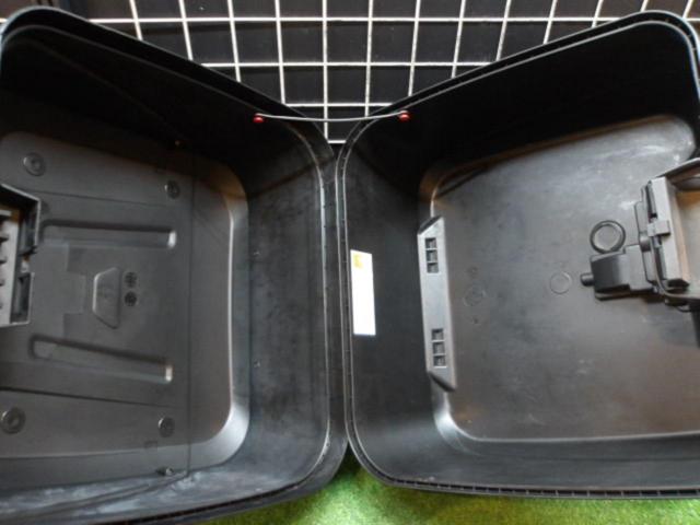 GIVI16965
B32NBD
BOLD
Mono lock case
Unpainted black
Glossy Black
32L