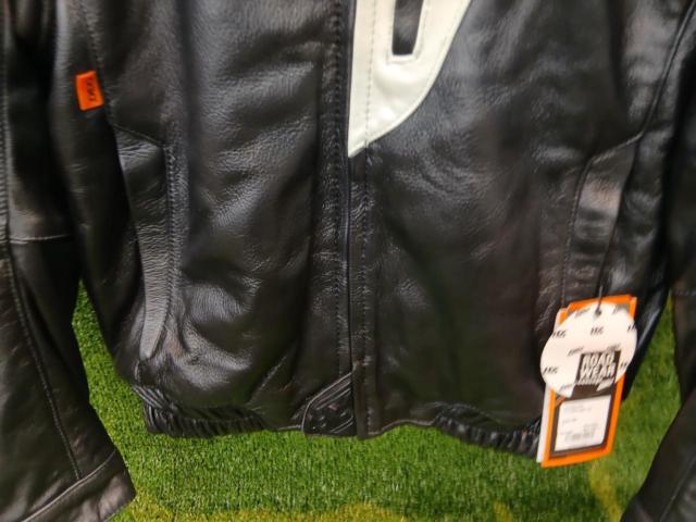 HYOD
ST-X
LEATHER
BARREL
D3O
Size: M