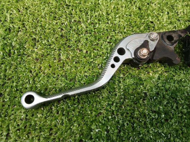 Unknown manufacturer clutch and brake levers
Remove PCX 150 (KF 30)