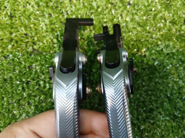 Unknown manufacturer clutch and brake levers
Remove PCX 150 (KF 30)