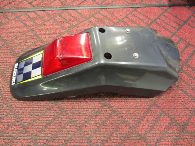 純正リアフェンダー 250SB テールランプ付属
